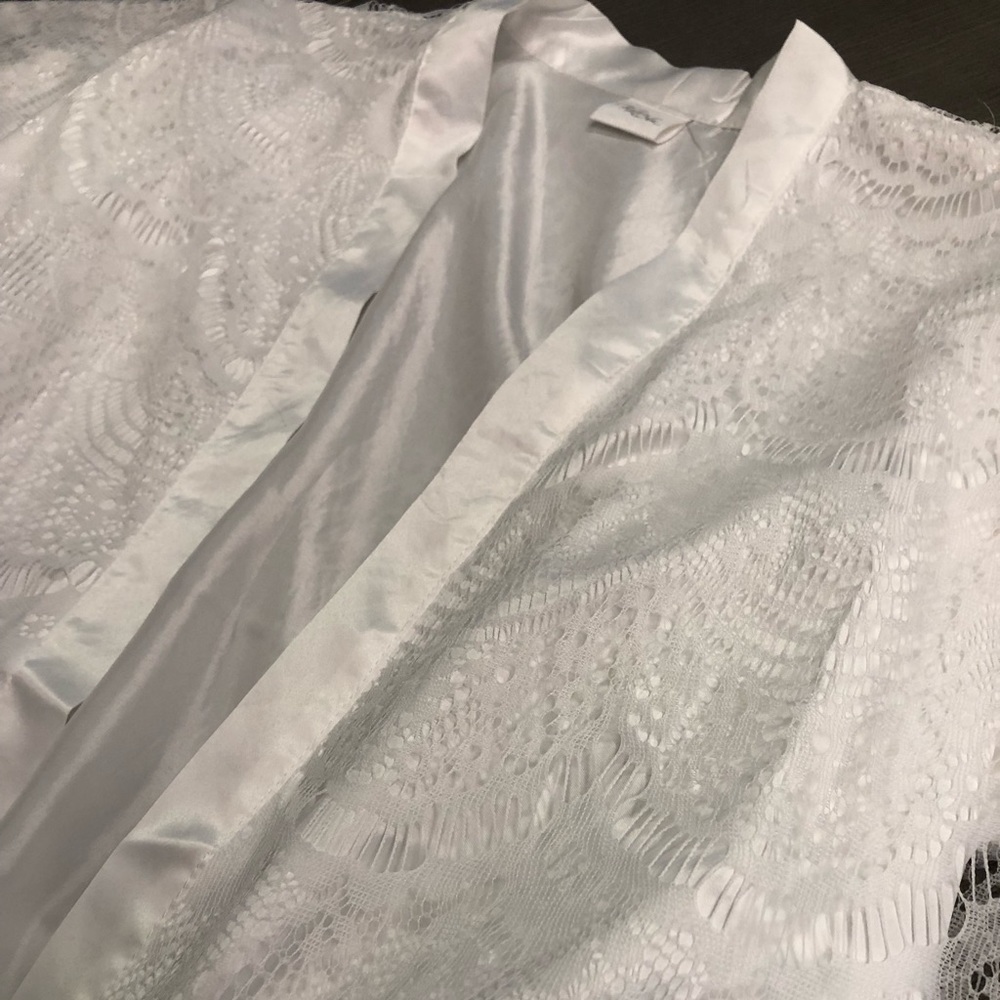 White Lace Bridal Robe - Picture 4 of 4
